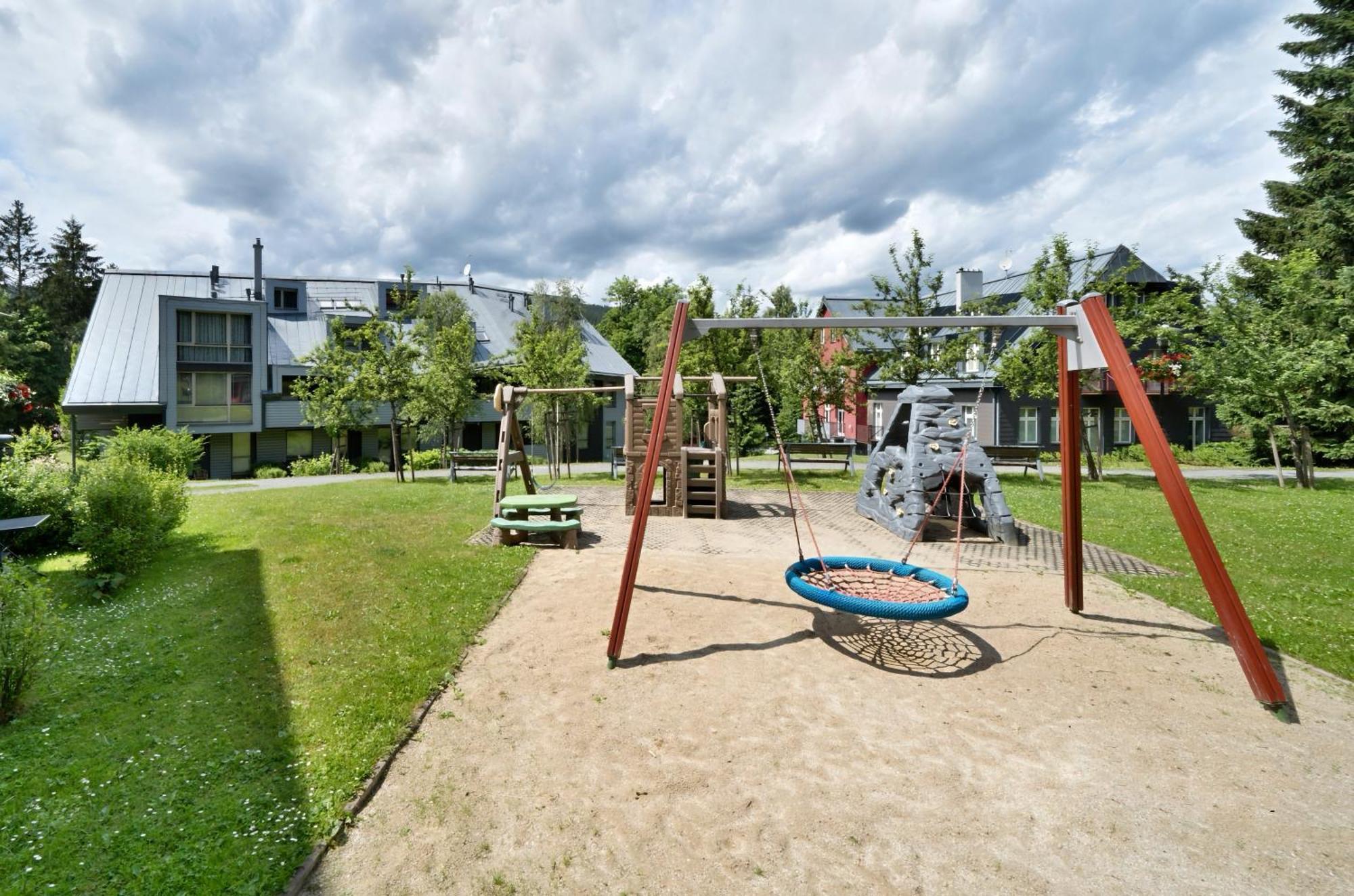 Wellness Haven: Luxurious Spa Apartment with Gaming & Gourmet Breakfast Harrachov Exterior photo